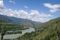 Гоный Алтай, как магнит, ежегодно притягивает своей мощной красотой тысячи туристов.