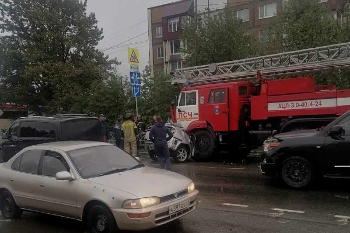 На Камчатке в Елизово пожарную машину эвакуировали после страшного ДТП |  АиФ Камчатка