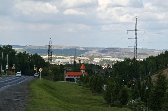 Угольные предприятия для многих кузбассовцев - это не место работы, а вынужденные соседи.