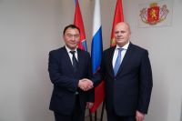 Исполняющий обязанности мэра Красноярска Владислав Логинов провёл встречу с делегацией города Кокшетау Республики Казахстан.