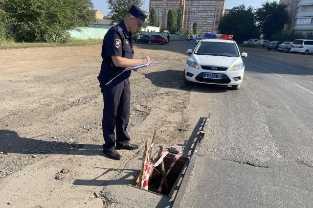 Инспекторы ГИБДД запротоколировали недостатки на дороге по улице Есимова.