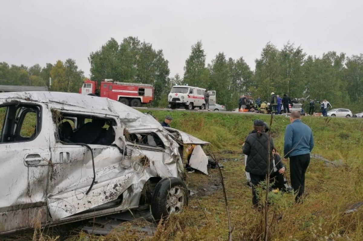 В Красноярском крае в ДТП погибла 13-летняя девочка и 8 человек пострадали