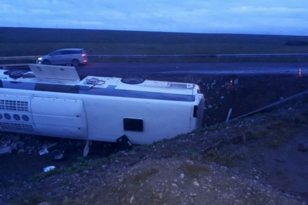 В Иркутской области опрокинулся автобус с 40 пассажирами, пострадали семеро