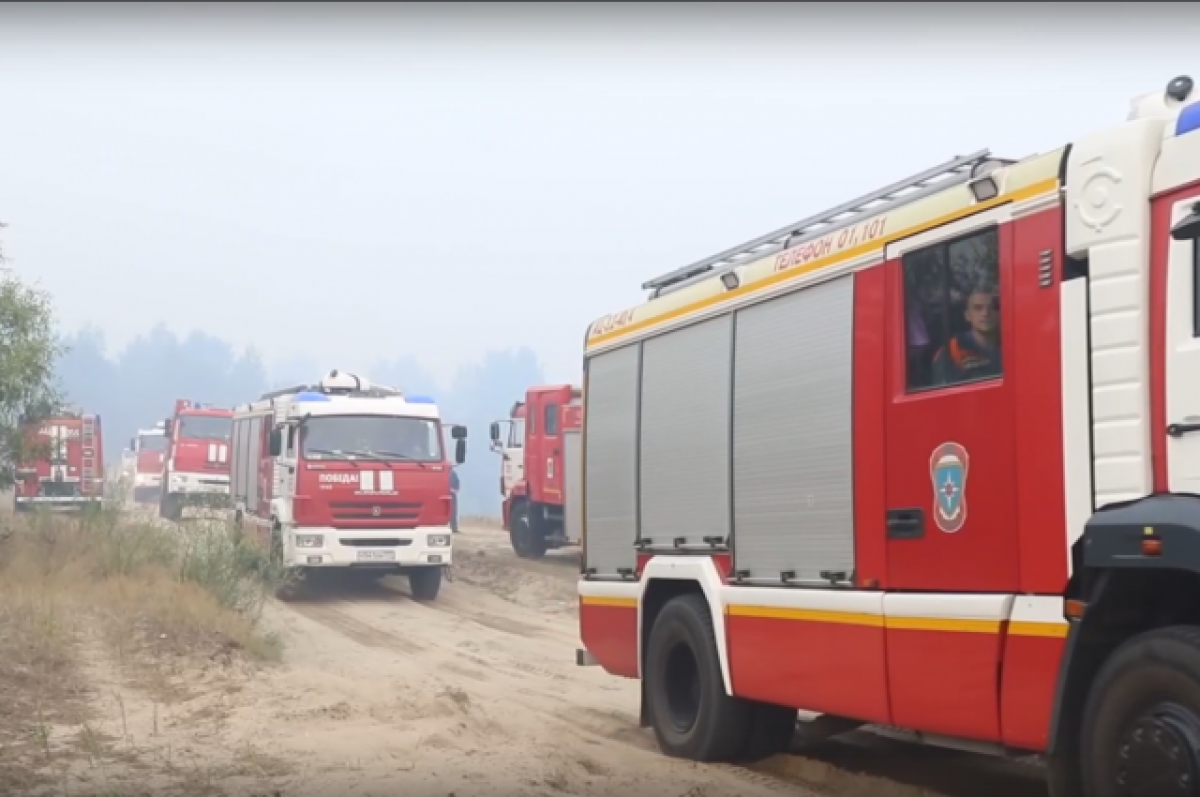 При тушении пожаров под Рязанью пострадал один из спасателей