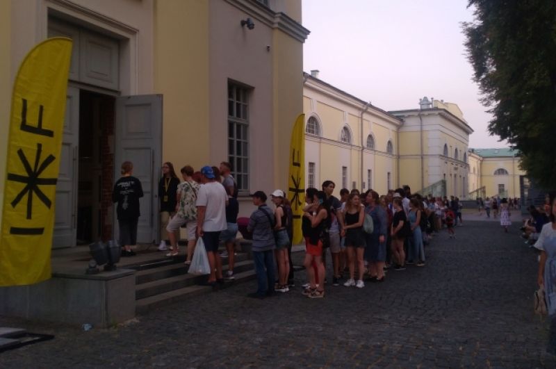 Очередь в зал «Арсенала».