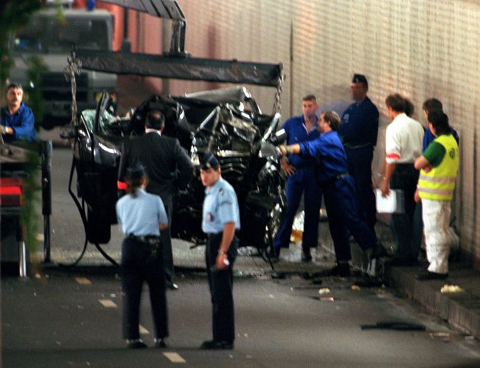 Автомобиль, в котором погибла принцесса Диана (31 августа 1997 года)