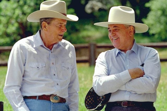 Р. Рейган и М. Горбачев отдыхают на ранчо Рейганов в Калифорнии, 1992 г.