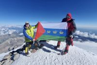Тюменец Дмитрий Колов и Вячеслав из Москвы на вершине горы Эльбрус.