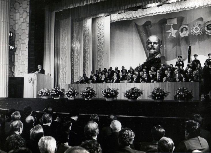 1 октября на торжественном собрании Горбачёв выступил с речью, в которой выдвинул шесть инициатив, впоследствии названных «мурманскими».