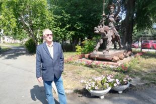 На территории лицея № 31 директор поставил скульптуру Дон Кихота. «Это великий педагог!»
