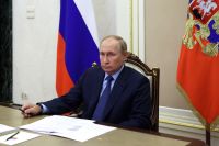 Президент РФ Владимир Путин проводит совещание с членами Правительства РФ в режиме видеоконференции.
