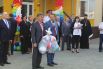 Заместитель председателя правительства Олег Ягов вручил школе инвентарь в рамках акции «Подари школе мяч».