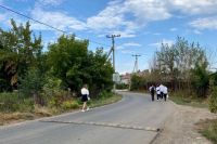 Шли по жаре и проезжей части: школьников Жилгородка лишили автобуса в День знаний.