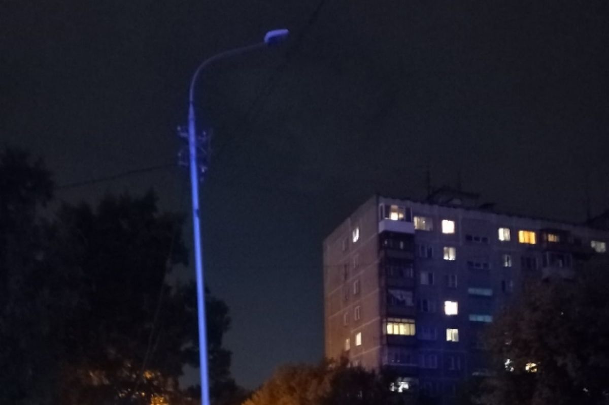 Пожар на кропоткина. Фонарный столб сверху. Свет на улице. Фонарные столбы на улицах Владивостока. Восстановили уличное освещение фотография.