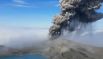 Извержение вулкана Эбеко. Вулкан Эбеко высотой 1156 метров расположен на острове Парамушир в 7 километрах северо-западнее Северо-Курильска в северной части хребта Вернадского.