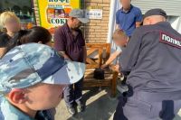 В Орске полицейские задержали гражданина иностранного государства, который пытался разместить в тайнике закладку с героином.