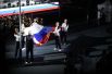 Перед торжественным открытием выдающиеся спортсмены вынесли Флаг России и подняли вверх под гимн страны. 