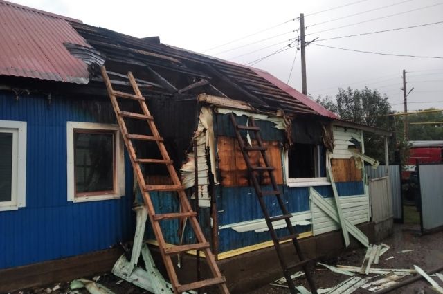На пожаре в Верхних Чебеньках Сакмарского района погибли два человека.