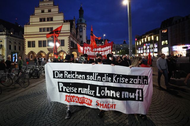 Участники демонстрации против энергетической и социальной политики федерального правительства. Лейпциг, Германия.