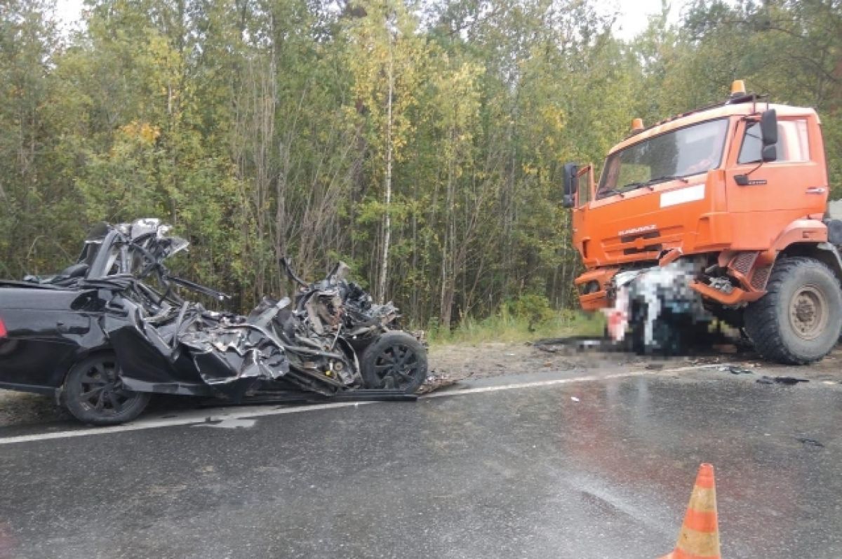 В Урае «Лада» въехала в «Камаз», погиб человек | АиФ Югра