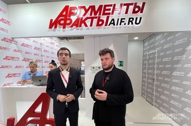 Пранкеры Лексус (Алексей Столяров) и Вован (Владимир Кузнецов) на Восточном экономическом форуме во Владивостоке.