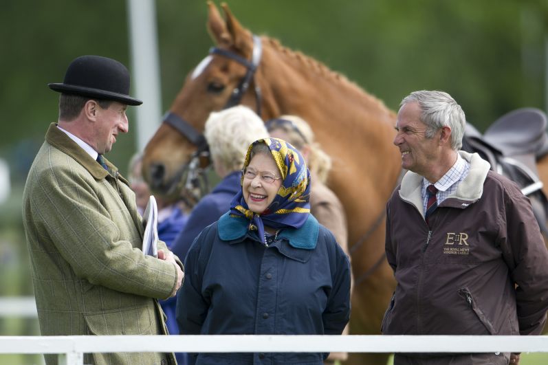 Елизавета II во время Виндзорского королевского конного шоу, 2013 год 
