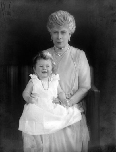 Королева Великобритании Елизавета II (Queen Elizabeth II) родилась 21 апреля 1926 года в Лондоне в семье герцога и герцогини Йоркских
