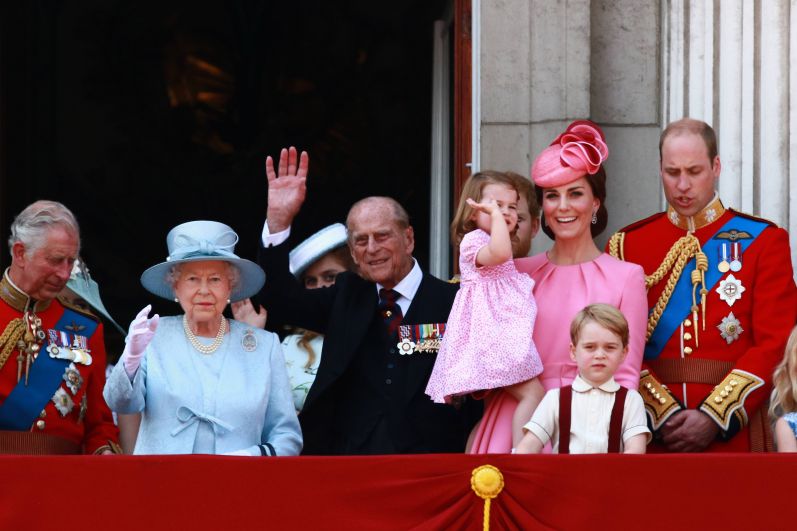 Королева Елизавета II с семьёй, 2017 год