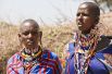 Длинные мочки ушей у масаи. В 7 лет детям племени масаи прокалывали мочки и расширяли их с помощью дерева, чтобы к 18 годам уши растянулись до плеч.