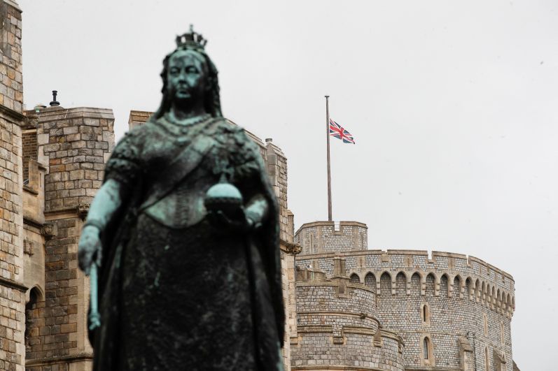 Флаг Великобритании после смерти королевы Елизаветы II приспущен на Виндзорском замке