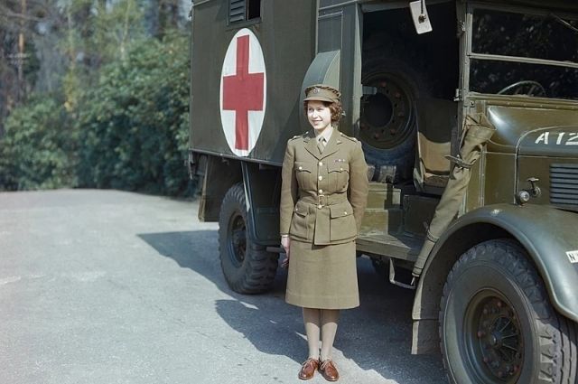 Елизавета II, апрель 1945 г.