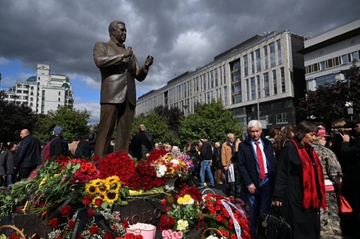 В Москве открыли памятник народному артисту СССР Иосифу Кобзону