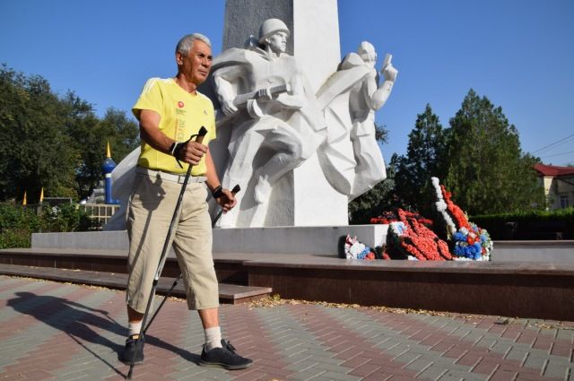 Джексимбай каждый день проходит мимо памятника солдатам Великой Отечественной войны.