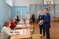 Вячеслав Франк на избирательном участке в Барнауле.