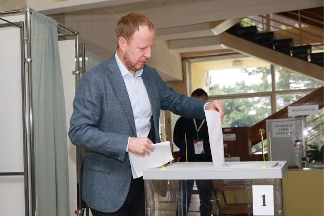 Виктор Томенко на выборах.