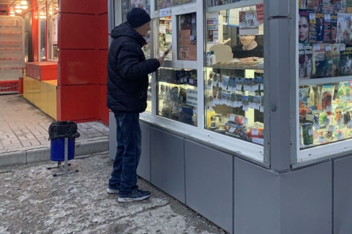 Газетный киоск вскрыли в Барнауле, как консервную банку