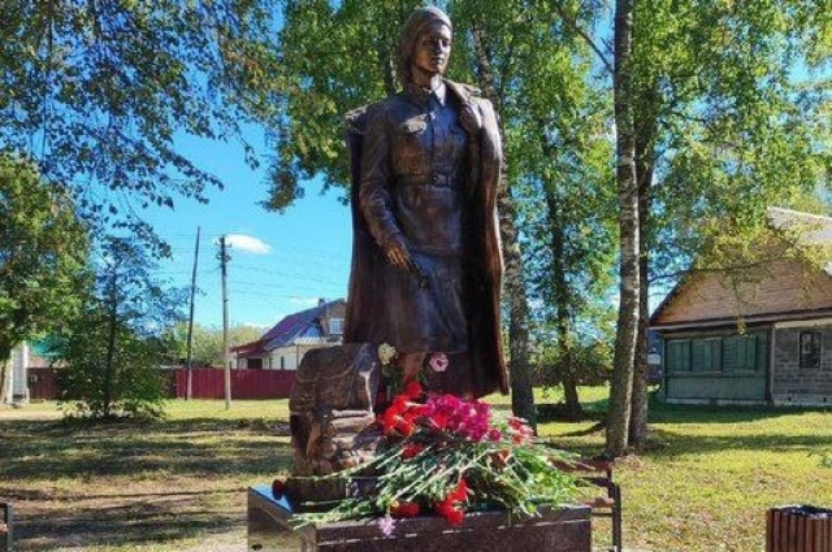 В Тверской области появился памятник военной медсестре | АиФ Тверь