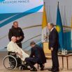 Папа Римский Франциск (слева на первом плане) и президент Казахстана Касым-Жомарт Токаев (справа) во время встречи в Нур-Султане