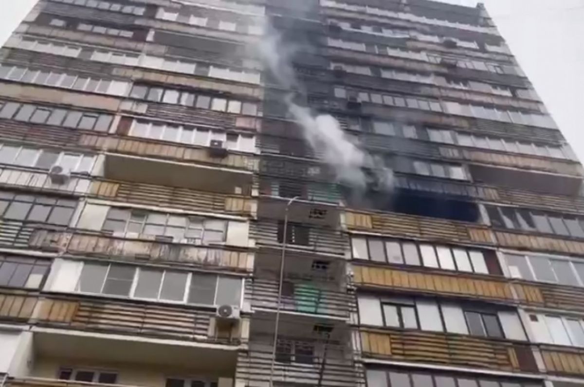 Три человека пострадали при пожаре в жилом доме в Москве