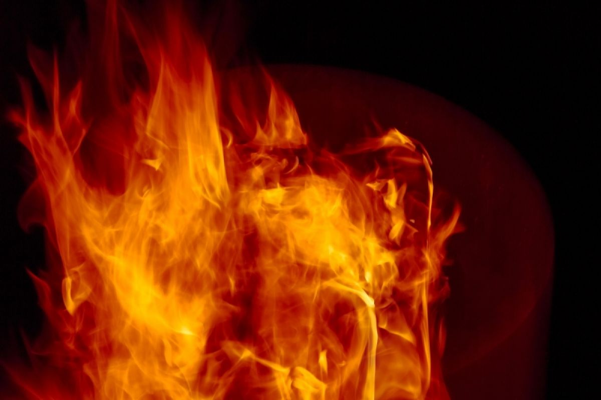 Пожар в Бийске из-за неисправной печи едва не закончился трагедией