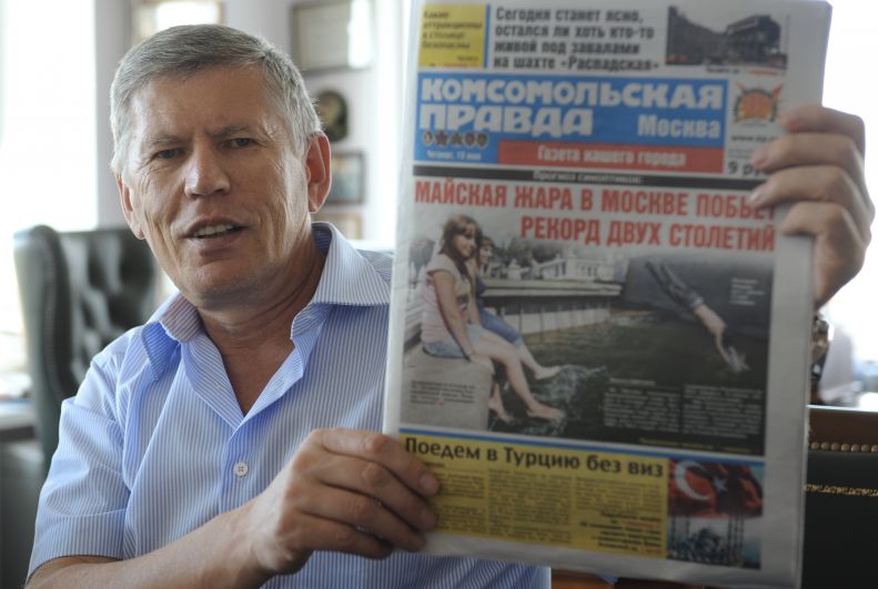Главный редактор газеты «Комсомольская правда» Владимир Сунгоркин во время интервью журналистам, 13 мая 2010 года.