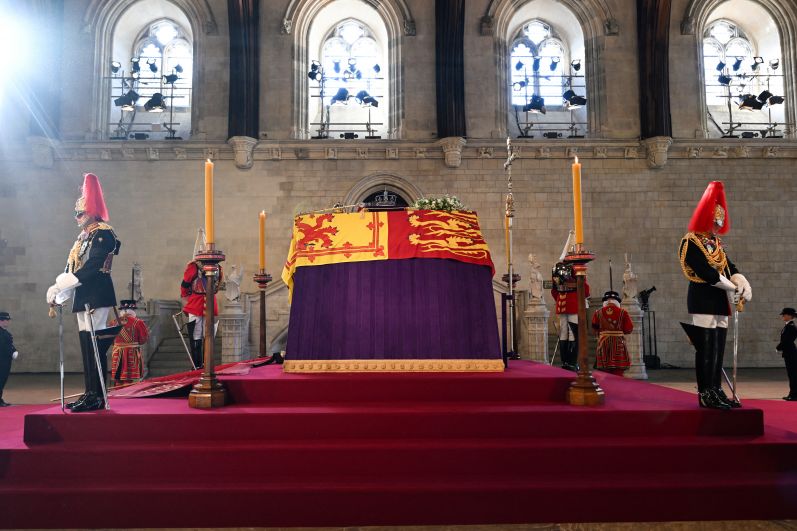 Церемония прощания с Елизаветой II в Вестминстер-холле