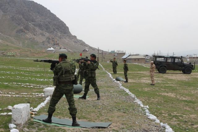 В Киргизии заявили о раненых в ходе столкновений на границе с Таджикистаном