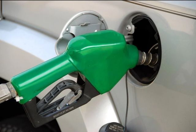 к концу прошлой недели 92-й бензин в Югре в среднем стоил 45,53 рублей за литр, 95-й — 50,06 р., 98-й — 60,42 р.