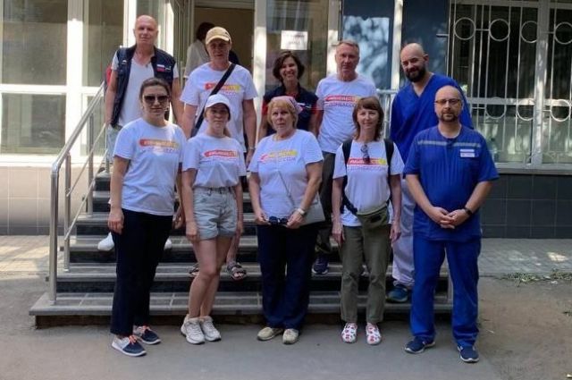 Российские медики-добровольцы приехали оказывать помощь мариупольцам.