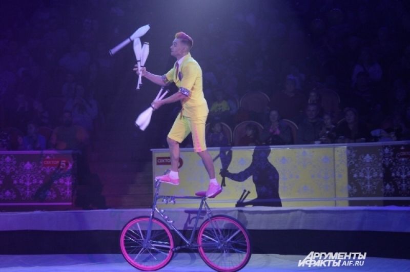 Единственный в России жонглёр на велосипеде Ерофей Машуков.