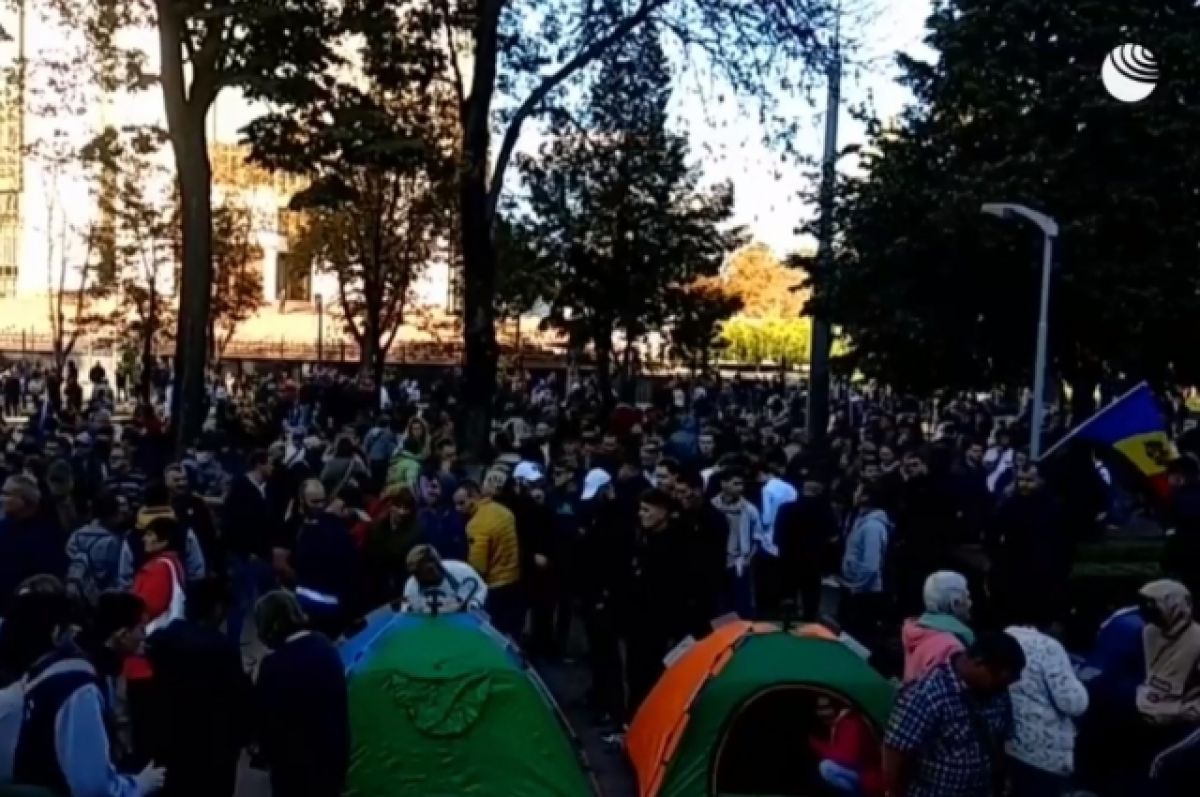 В Кишиневе проходят массовые протесты с требованием отставки Санду