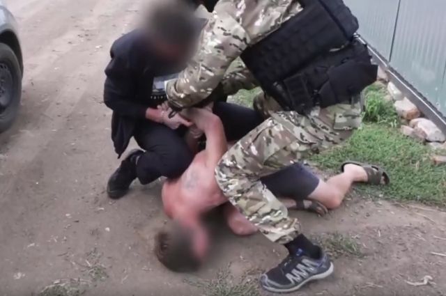 Полиция опубликовали кадры жёсткого задержания наркоторговца в Прикамье.