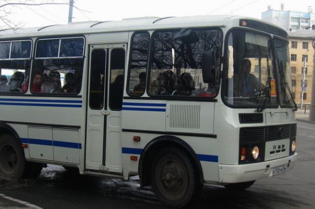 Оренбуржцы возмущены беспределом водителей, высаживающих школьников без денег