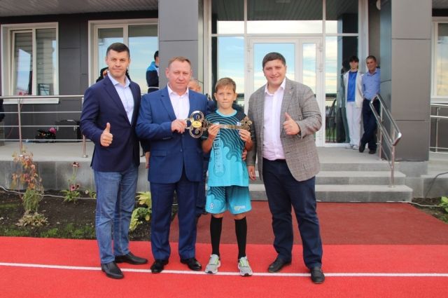 Церемония открытия нового стадиона в Менделеевске. 